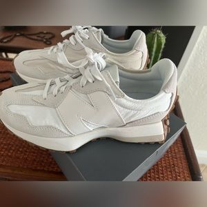 New Balance 327 Like New size 7.5